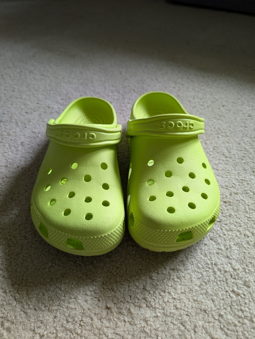 Neon Green Size J6 Or Women's Size 8-8.5 Crocs Clogs - Picture 2 of 10